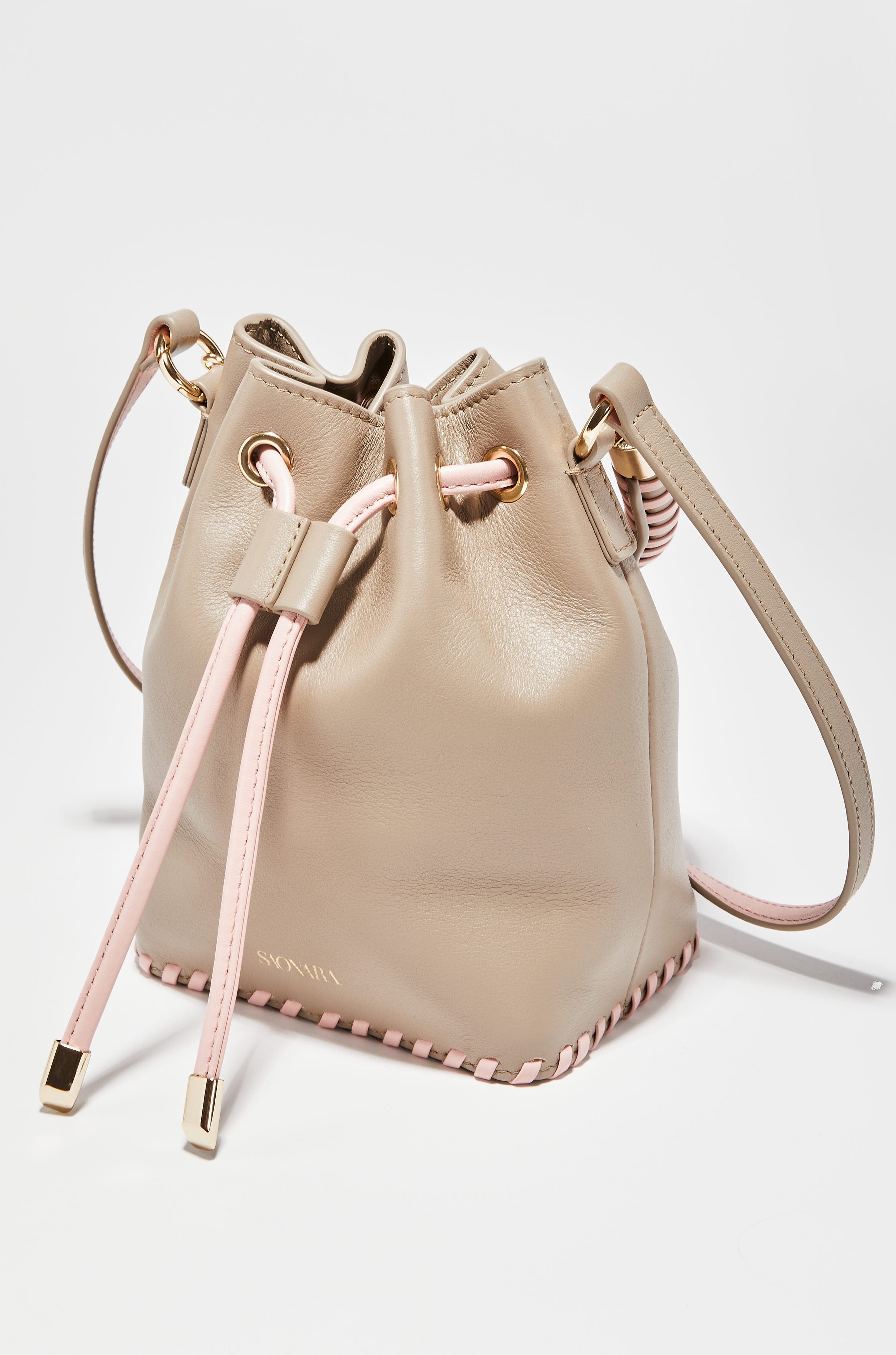 SAONARA MINI BUCKET TAUPE/PEONY LEATHER