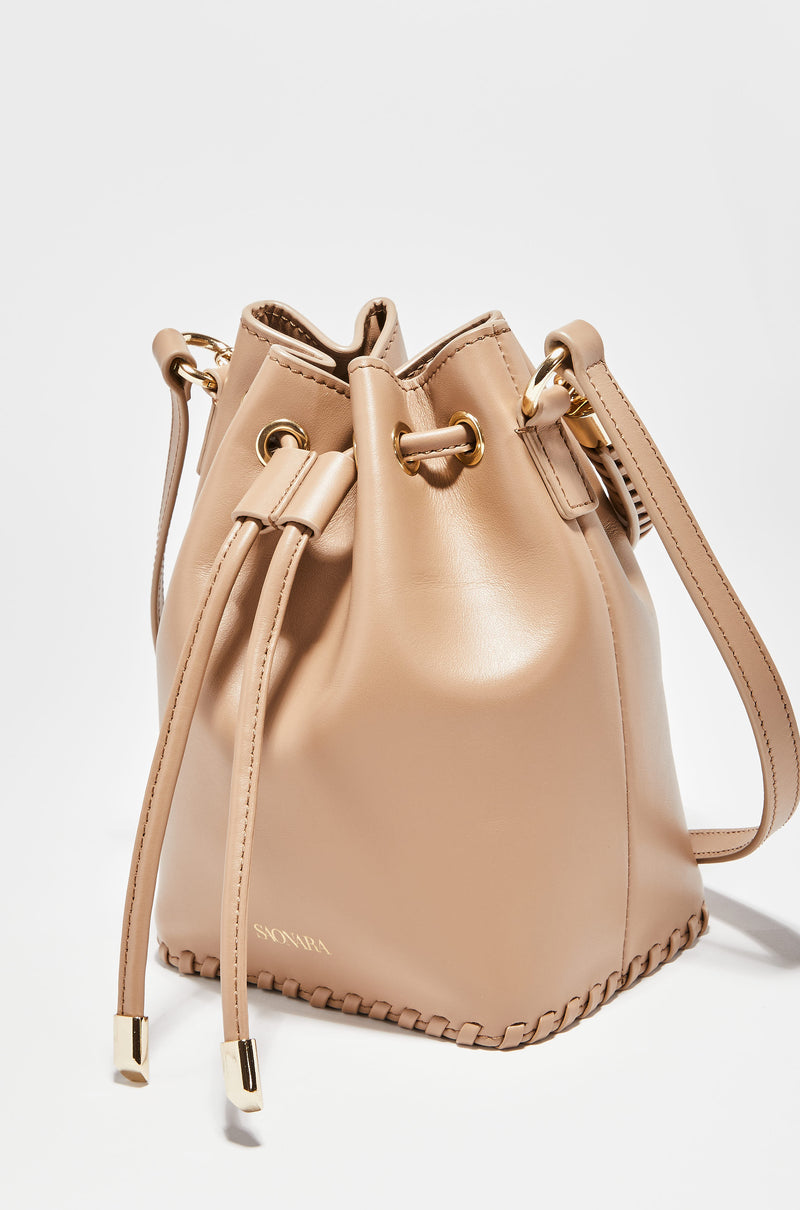 SAONARA MINI BUCKET MOKA LEATHER 