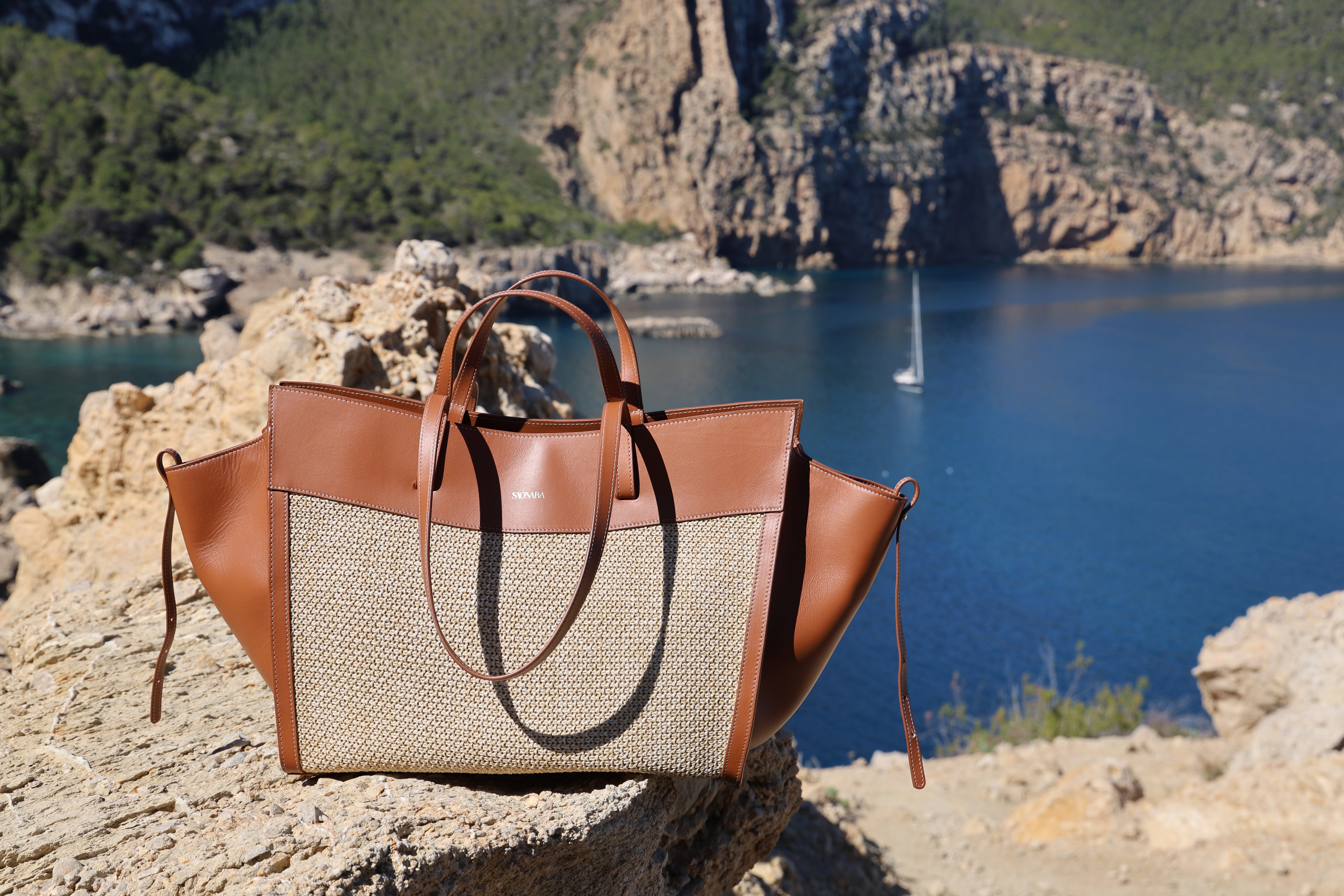 SAONARA SHOPPING BAG RAFIA/CARAMELO PIEL